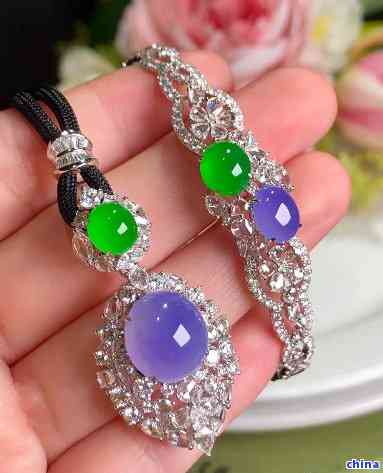 翡翠吊墜鏈批發(fā)價(jià)格全知道 克價(jià)與單件詳解